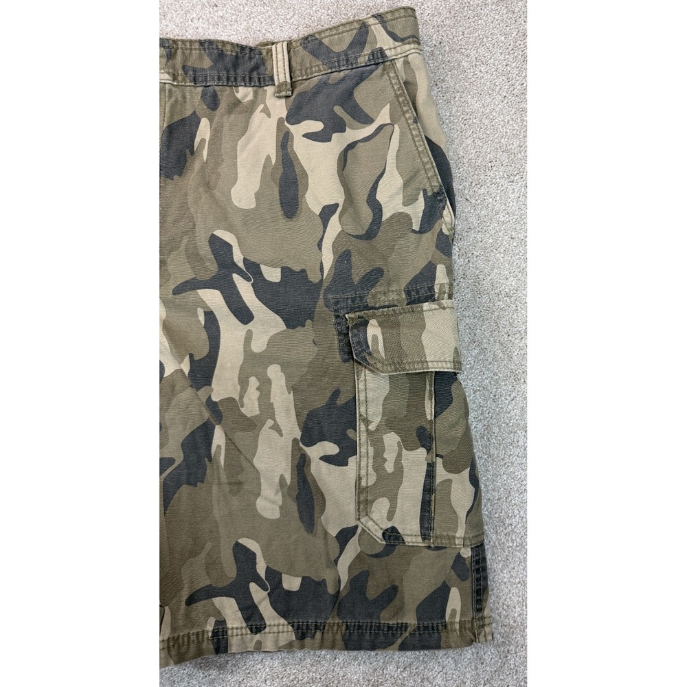 IZOD Cargo Shorts Men's 42 Brown Camouflage  10" Inseam Hiking Outdoor - Picture 2 of 8